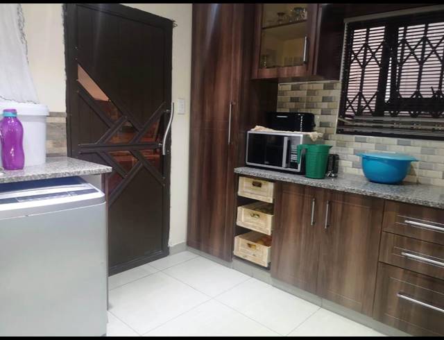 3 BEDROOM FREEHOLD SOLD IN MPOPHOMENI